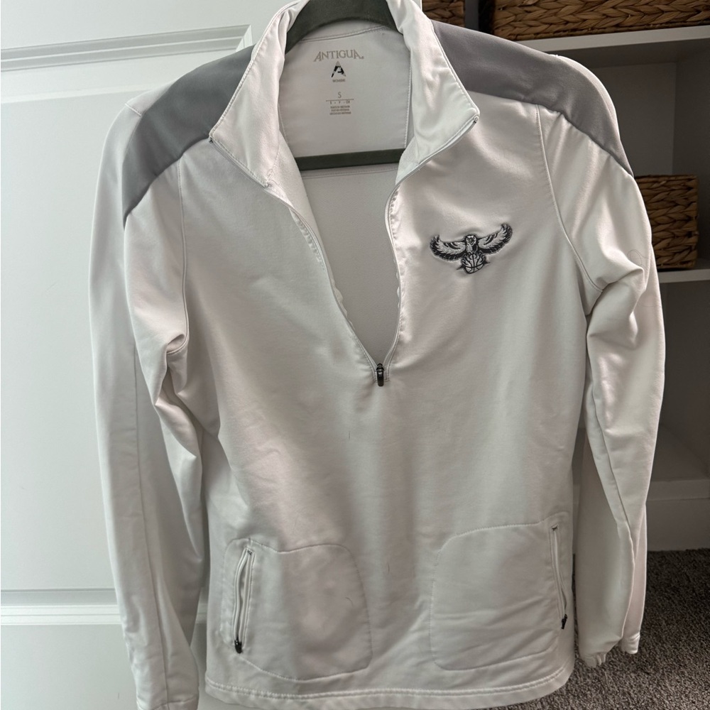 Antigua White and Gray Atlanta Hawks Embroidered Pullover half zip